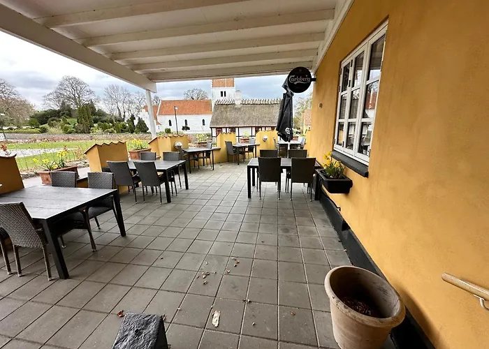 & Hotel